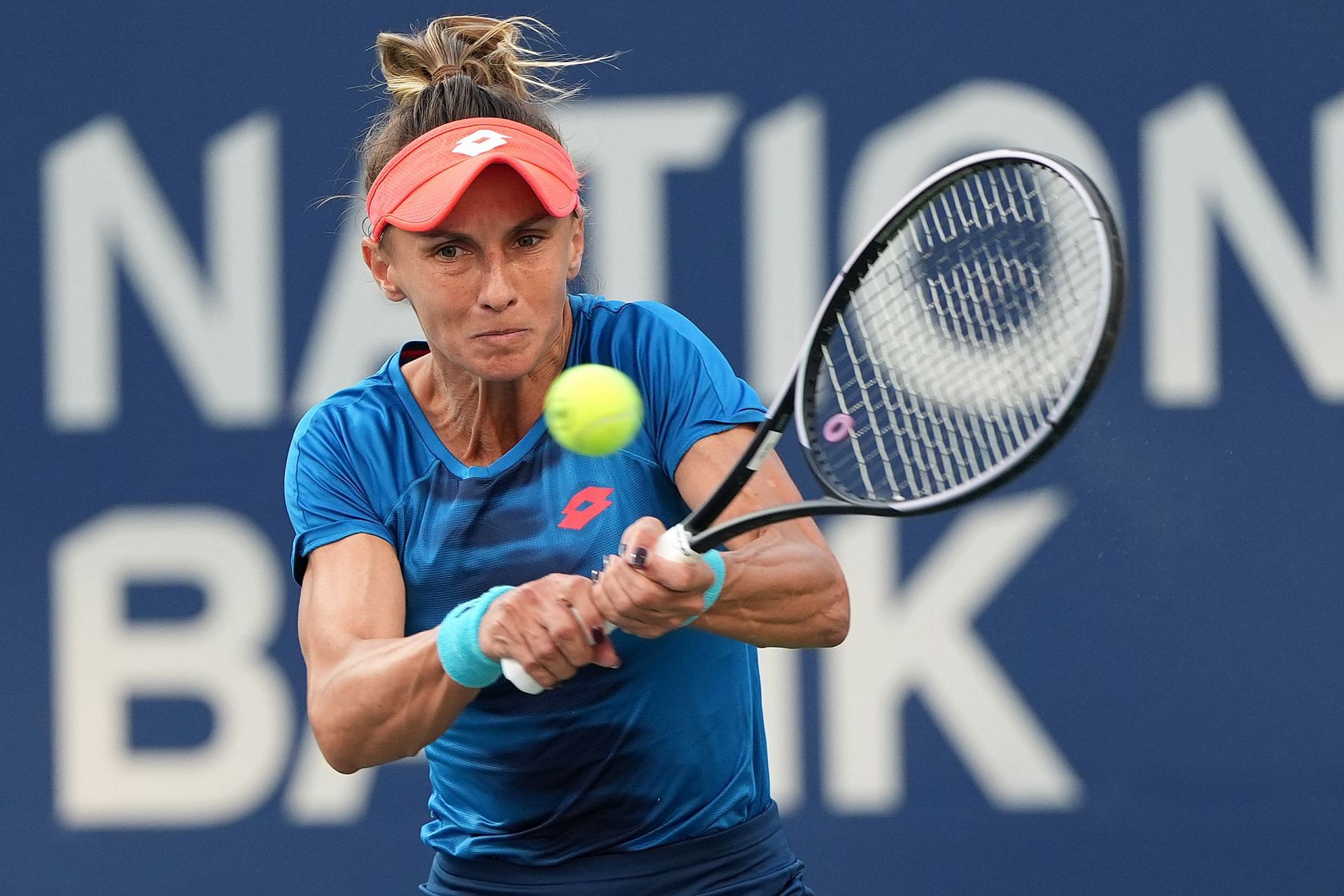 Lesia Tsurenko hits a backhand